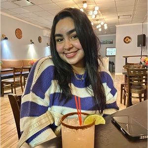 Meet your Posher, Valeria